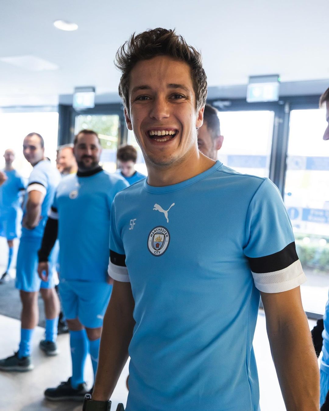 Mirá las fotos de la visita de Fenestraz al City:: Think I’ll stick to the driving   @mancity   @nismo (4).jpg